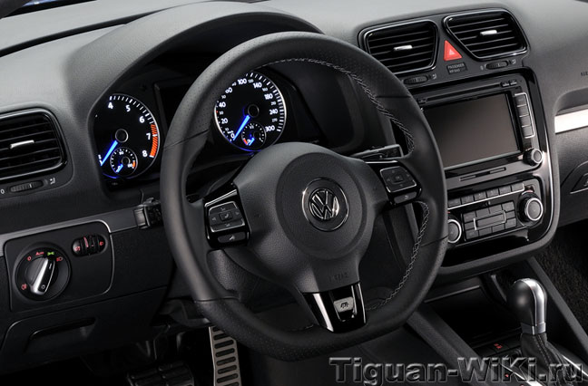 Мультируль GTI на Tiguan, Golf и Passat в цвете черный лак